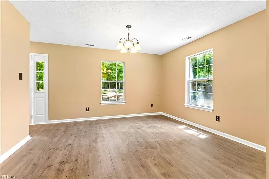 243 Windsor RD, NORTH VA 23128 - Photo 5