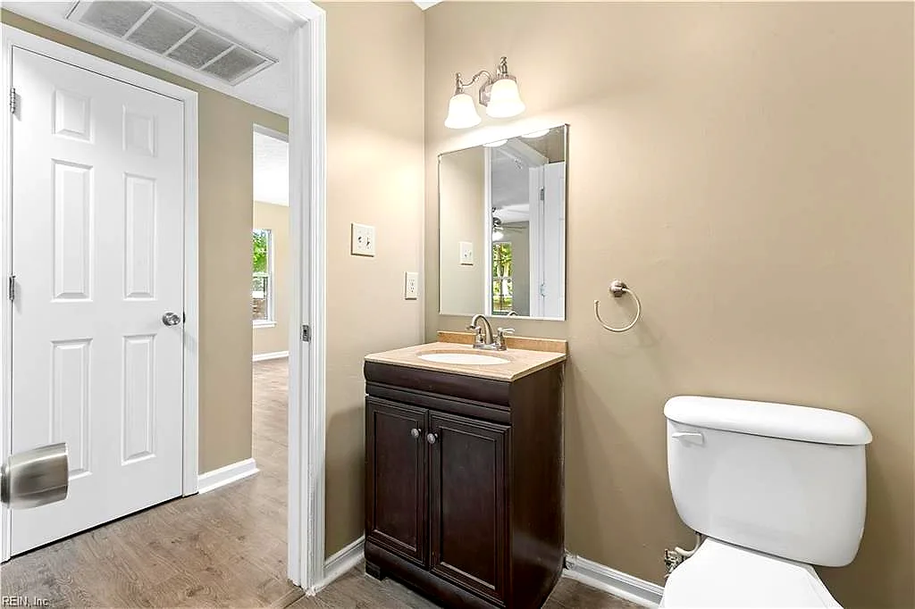 243 Windsor RD, NORTH VA 23128 thumb 8