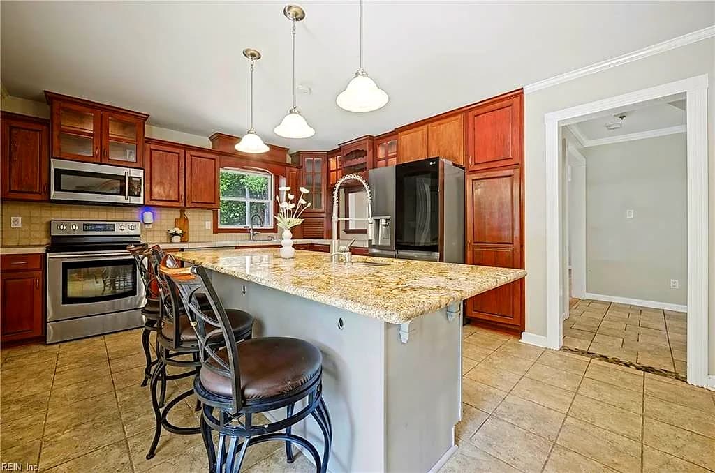 7743 Waters Edge LN, GLOUCESTER POINT VA 23062 - Photo 4