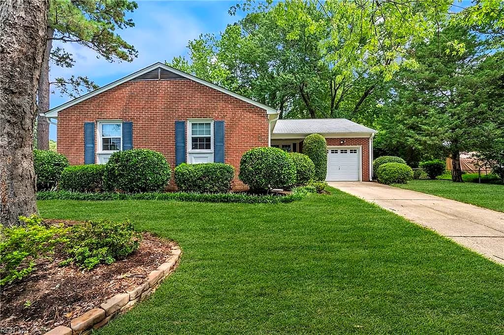 4 Karen DR, NEWPORT NEWS VA 23608 - Photo 4