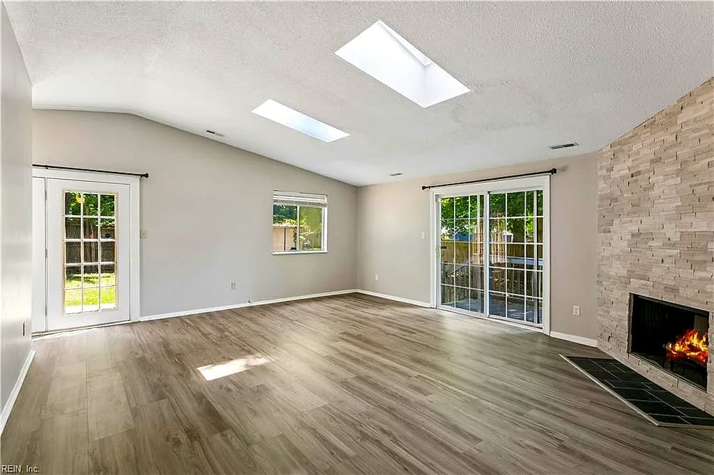 91 Stanley DR, NEWPORT NEWS VA 23608 - Photo 2
