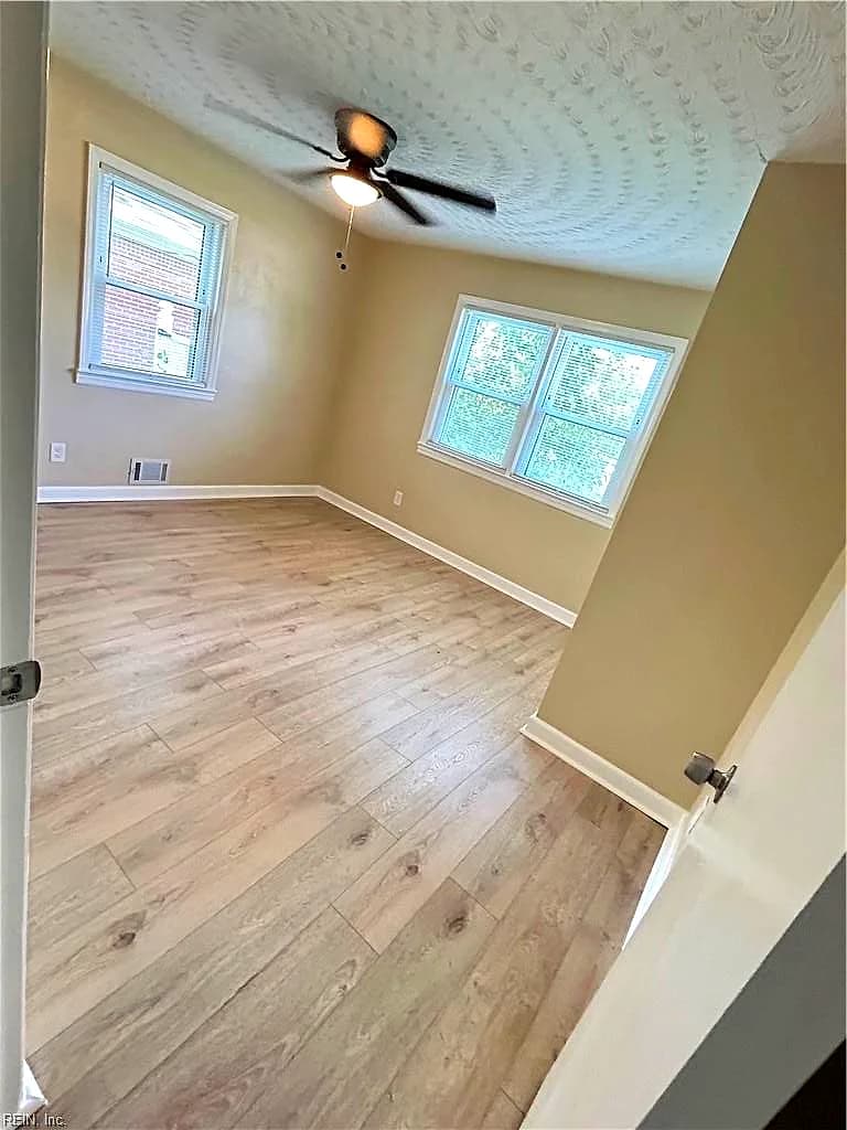 1031 E Leicester AVE, NORFOLK VA 23503 thumb 6