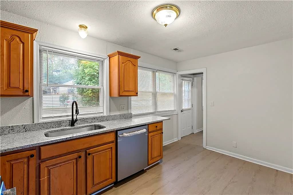 3701 Pleasant Ave AVE, NORFOLK VA 23518 thumb 8