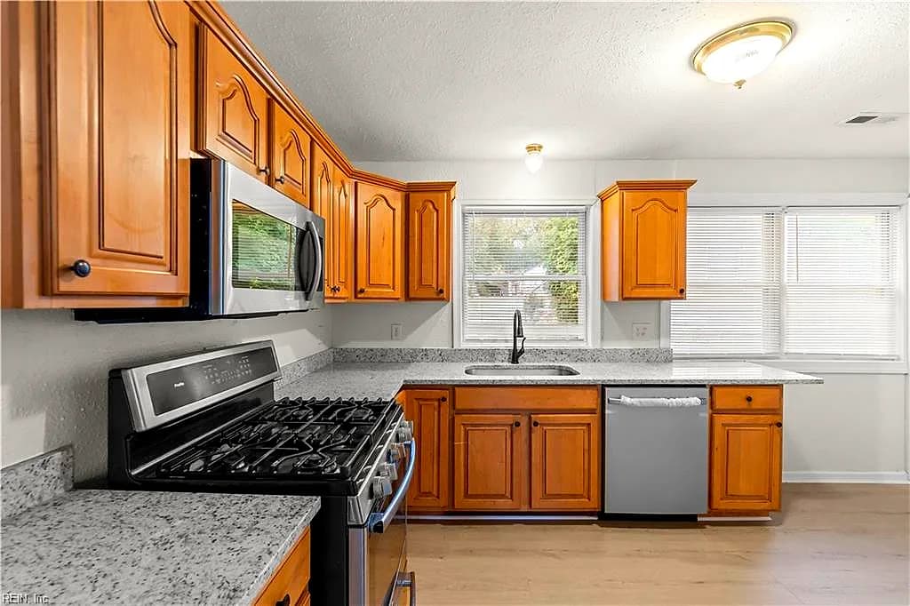3701 Pleasant Ave AVE, NORFOLK VA 23518 thumb 9