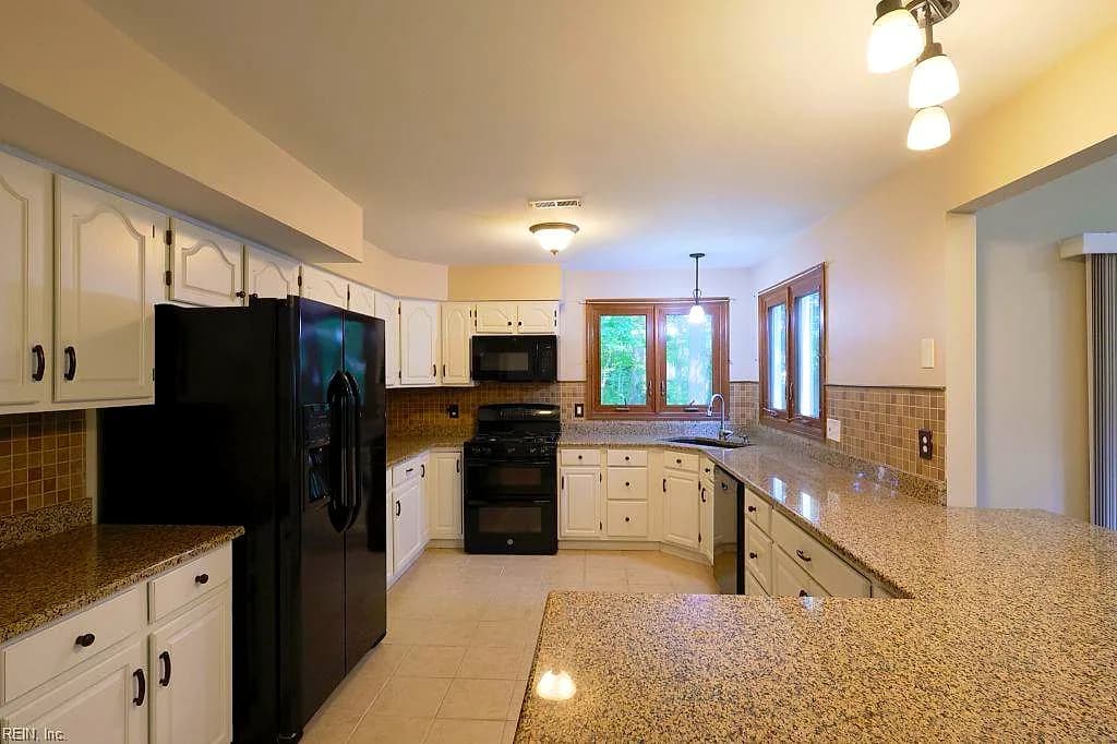 302 Peachtree LN, YORKTOWN VA 23693 thumb 8
