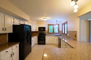 302 Peachtree LN, YORKTOWN VA 23693 thumb 8