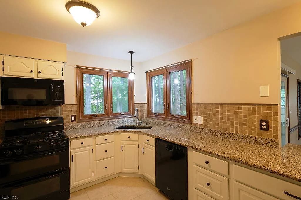 302 Peachtree LN, YORKTOWN VA 23693 thumb 10