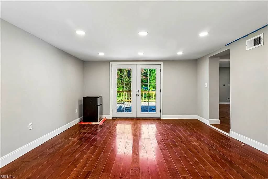 9571 Rowes Point RD, HAYES VA 23072 thumb 6