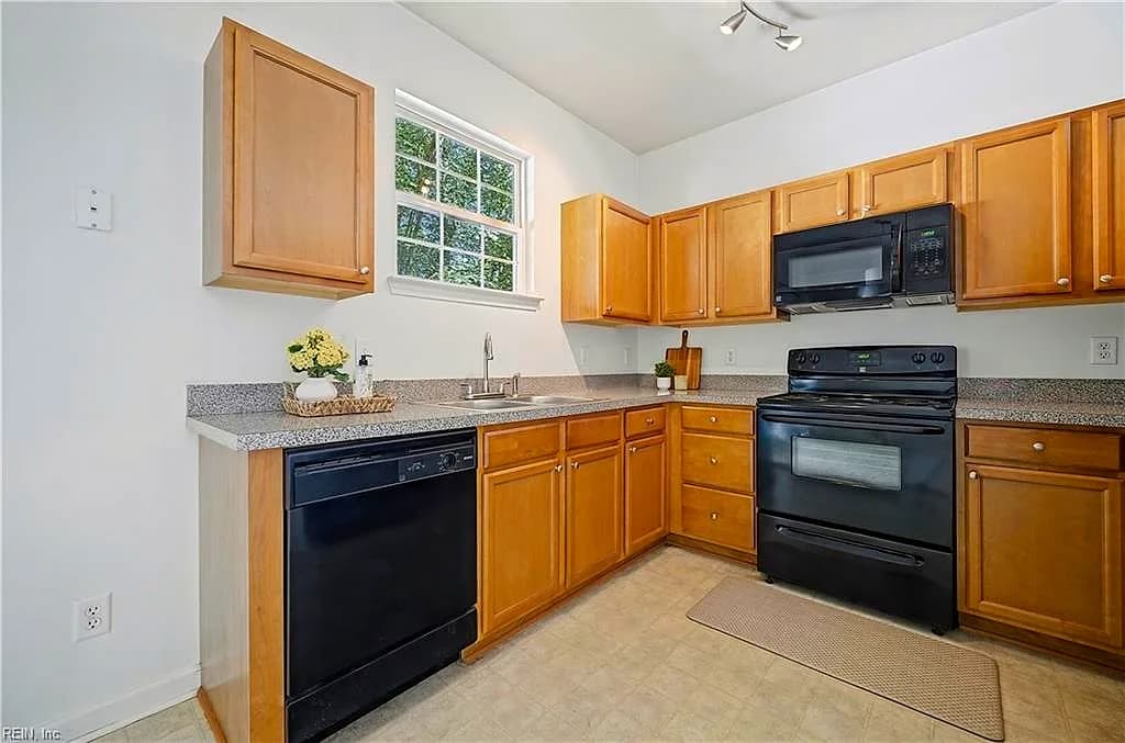 225 Citizens LN, NEWPORT NEWS VA 23602 thumb 9