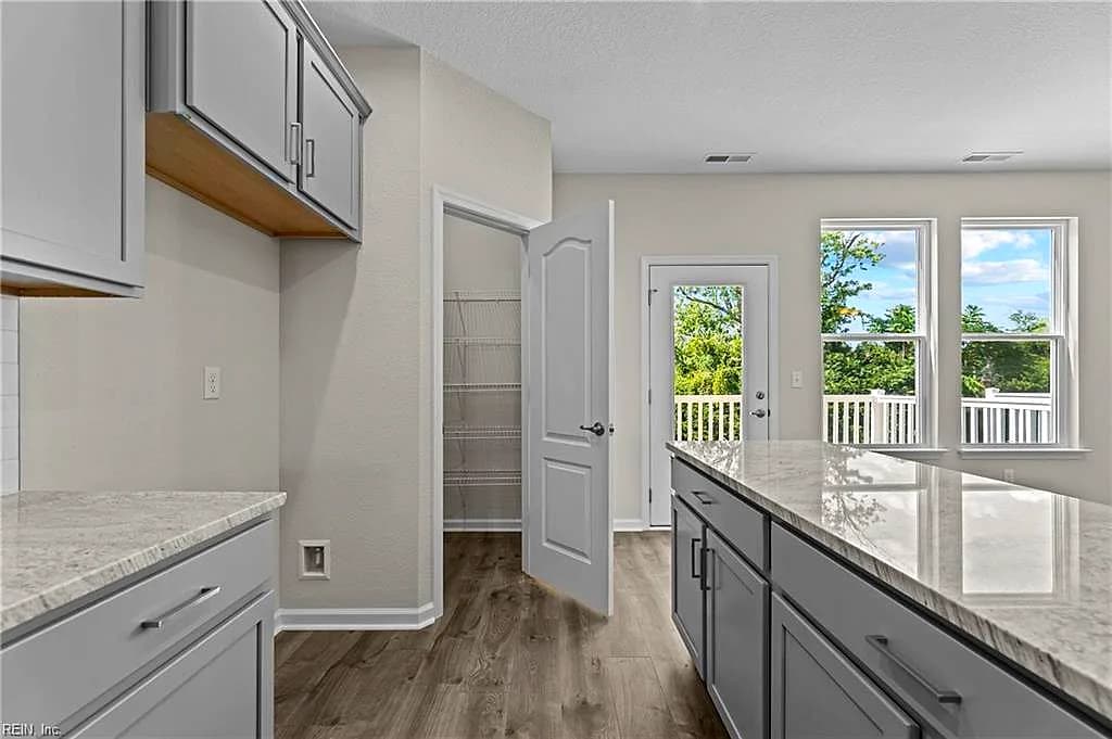 204 Freeman DR, HAMPTON VA 23666 - Photo 4