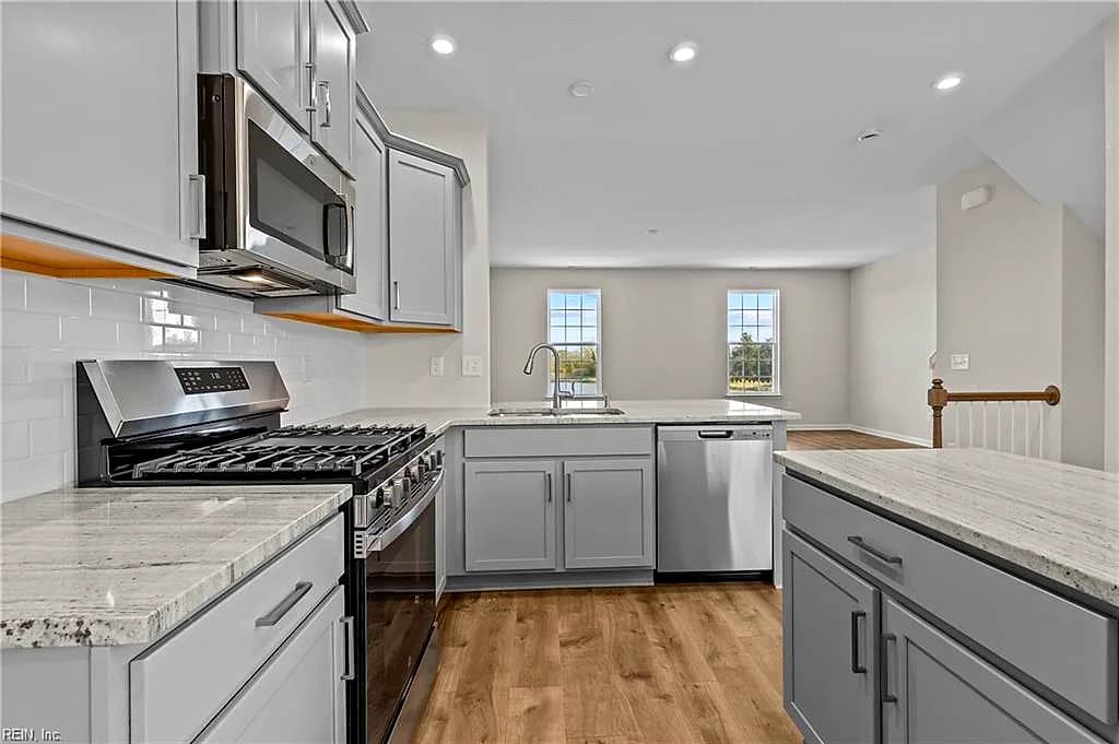 204 Freeman DR, HAMPTON VA 23666 - Photo 5