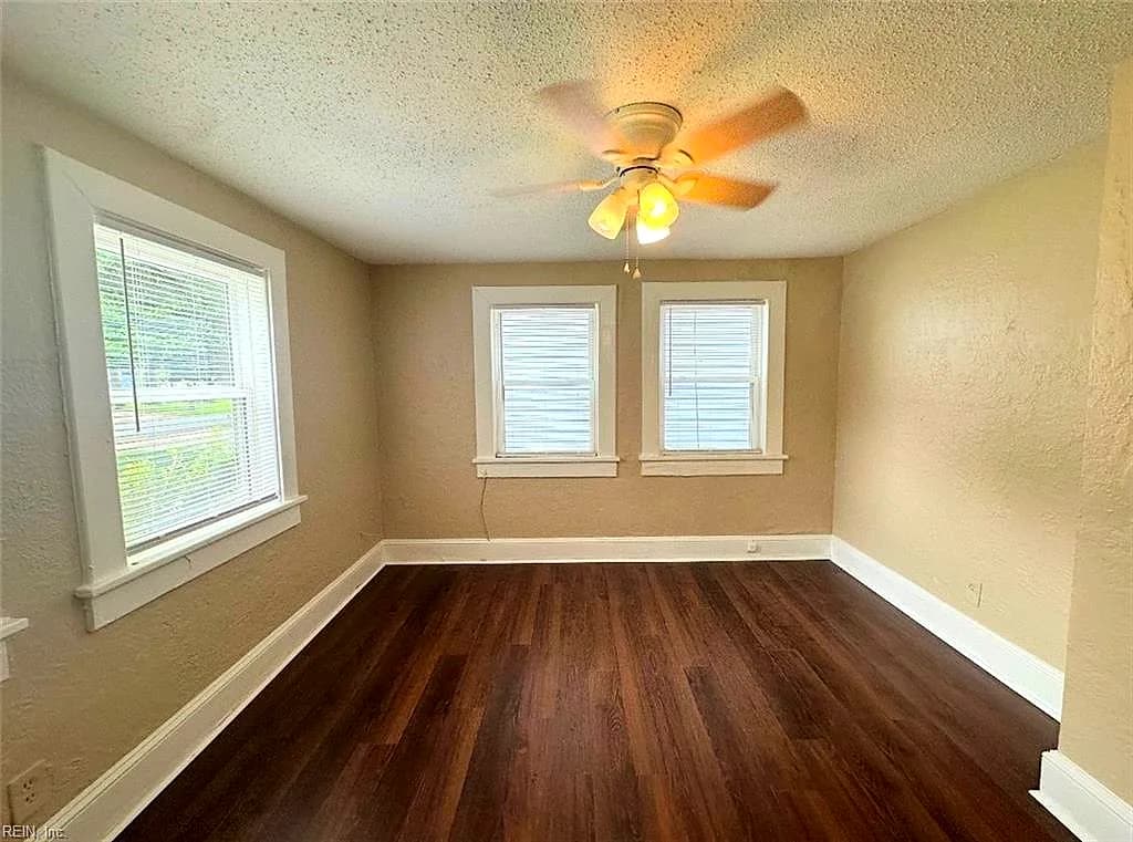 1812 Parkview AVE, NORFOLK VA 23503 - Photo 3