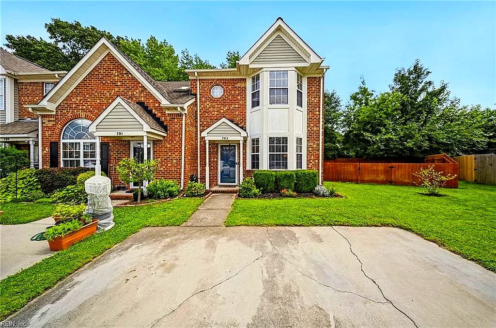 703 Hunters QUAY, CHESAPEAKE VA 23320 - Main photo