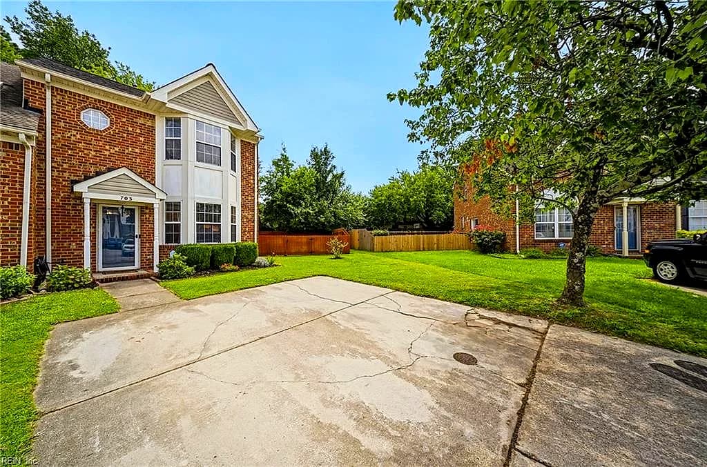 703 Hunters QUAY, CHESAPEAKE VA 23320 - Photo 3