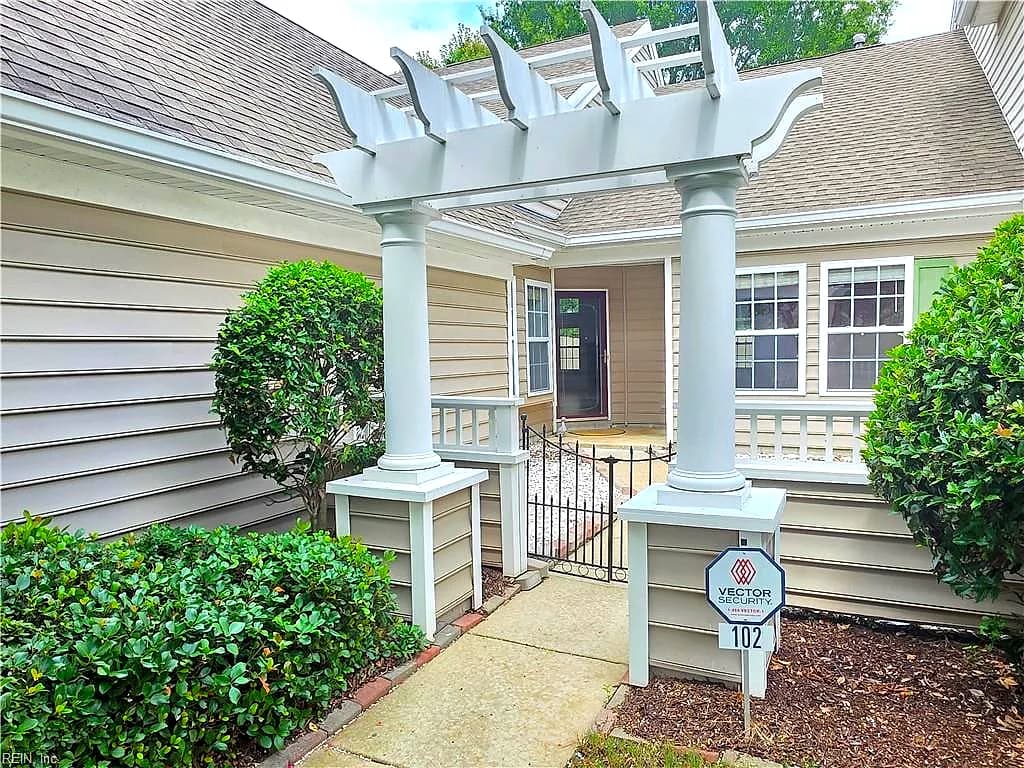 102 Lands End LN, CARROLLTON VA 23314 - Photo 3