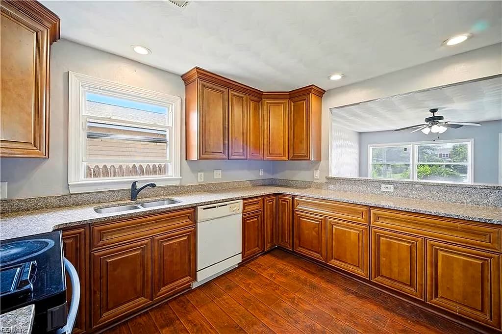 916 Hatton ST, NORFOLK VA 23523 thumb 7