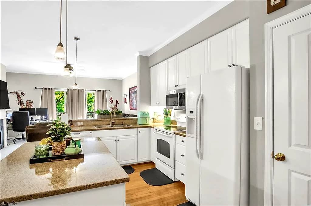230 Nat Turner BLVD #2001, NEWPORT NEWS VA 23606 - Photo 4