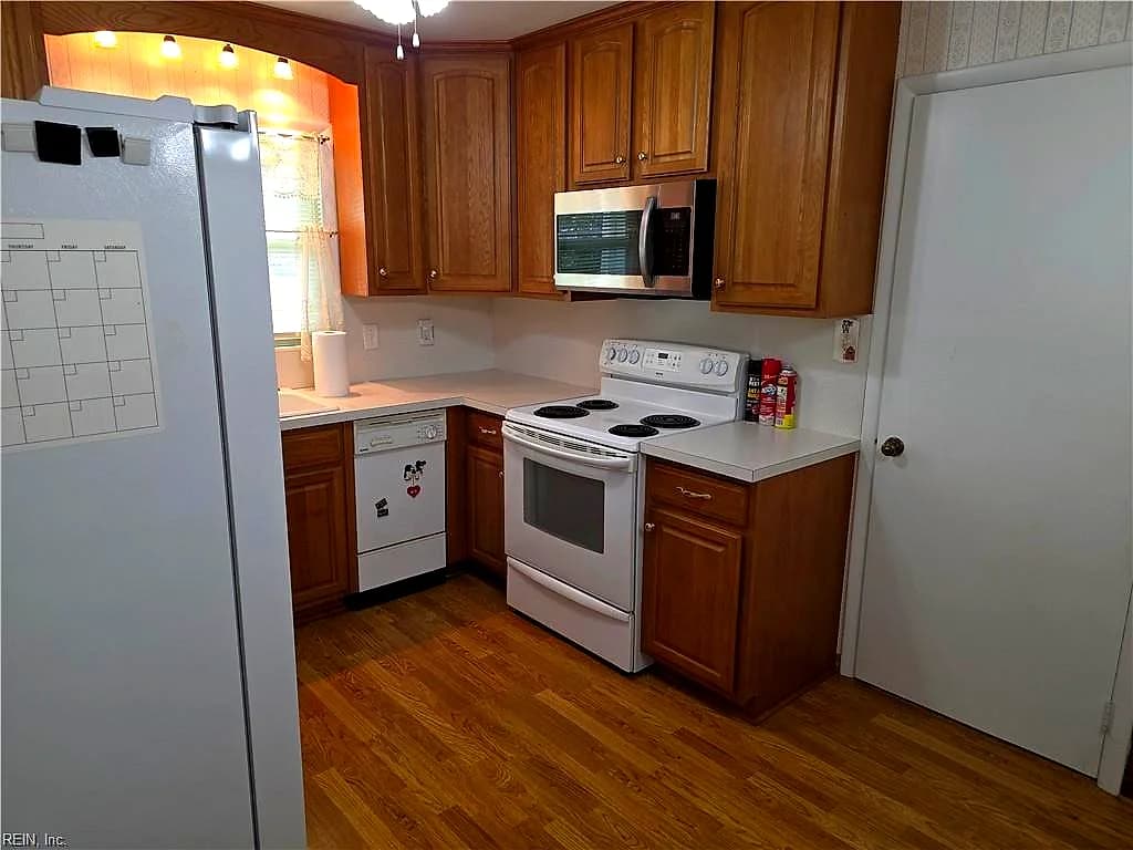 715 ESSEX PARK DR, HAMPTON VA 23669 - Photo 5