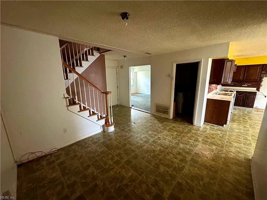 3217 Sugar Creek DR, VIRGINIA BEACH VA 23452 - Photo 5