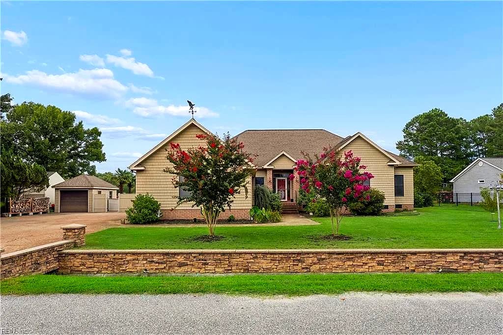 115 Holden LN, YORKTOWN VA 23692 - Main photo