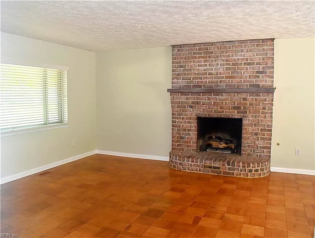 725 Roslyn RD, NEWPORT NEWS VA 23601 - Photo 3