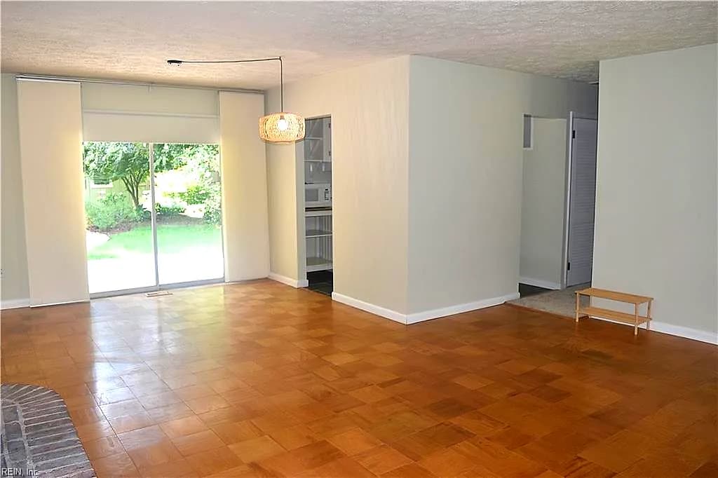 725 Roslyn RD, NEWPORT NEWS VA 23601 - Photo 4