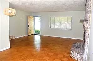 725 Roslyn RD, NEWPORT NEWS VA 23601 - Photo 5