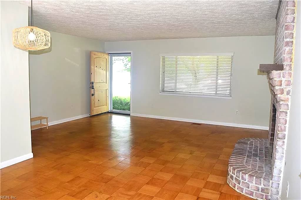 725 Roslyn RD, NEWPORT NEWS VA 23601 - Photo 5