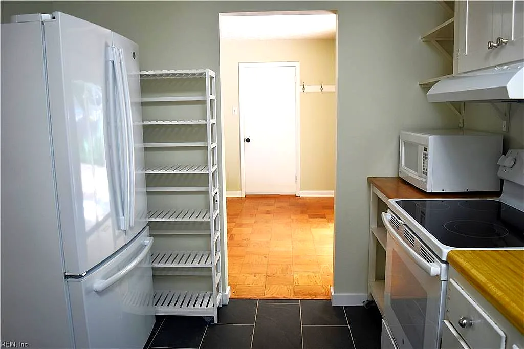 725 Roslyn RD, NEWPORT NEWS VA 23601 thumb 9