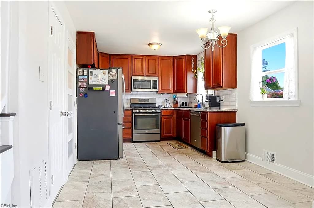 6104 Lockamy LN, NORFOLK VA 23502 thumb 6