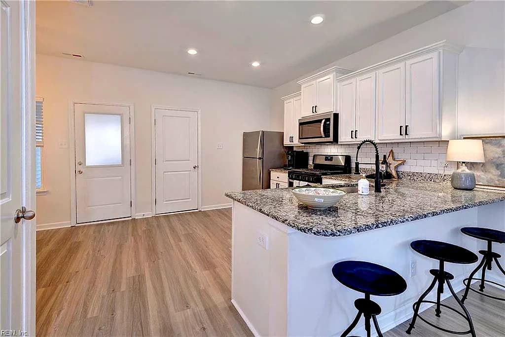 2027 Chartwell DR, NEWPORT NEWS VA 23608 thumb 9