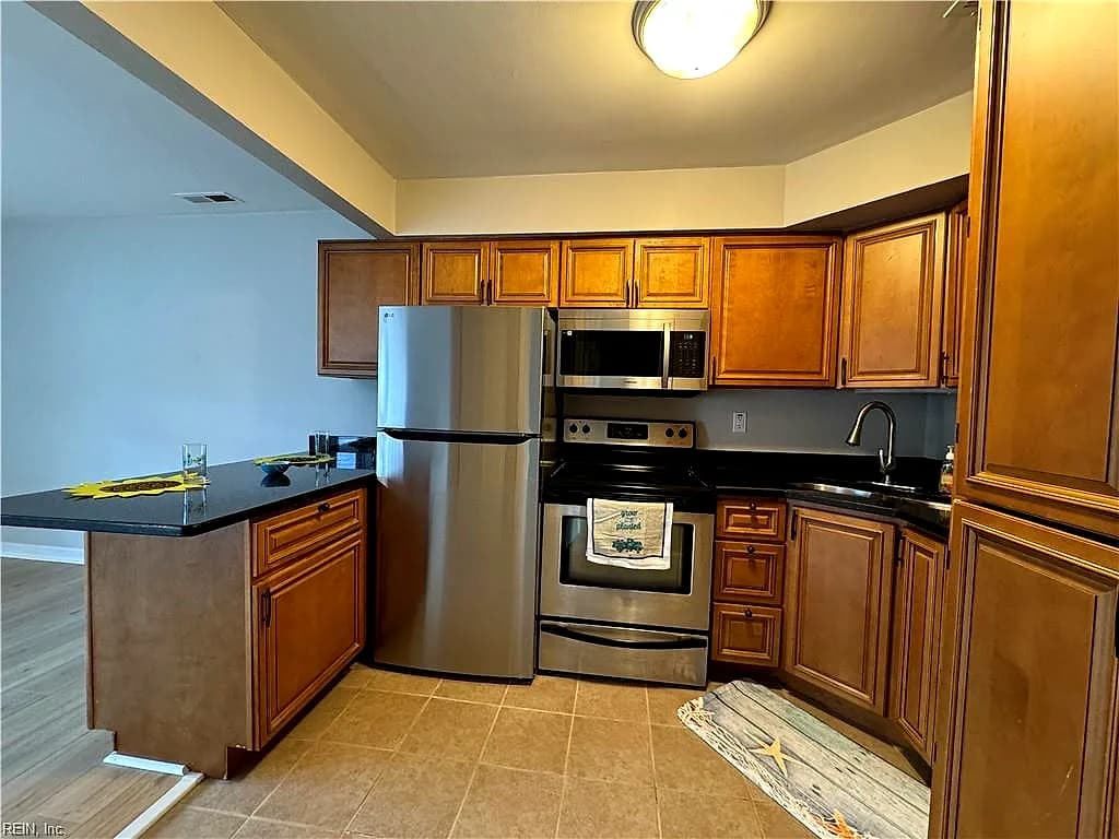598 Pinewood DR #106, VIRGINIA BEACH VA 23451 - Photo 4