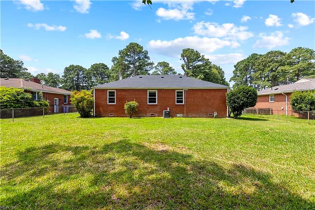 105 Lynn DR, PORTSMOUTH VA 23707 - Photo 3