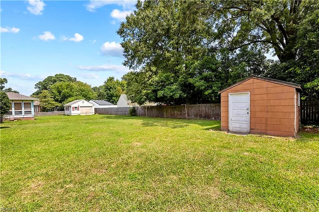 105 Lynn DR, PORTSMOUTH VA 23707 - Photo 4