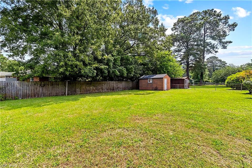 105 Lynn DR, PORTSMOUTH VA 23707 - Photo 5