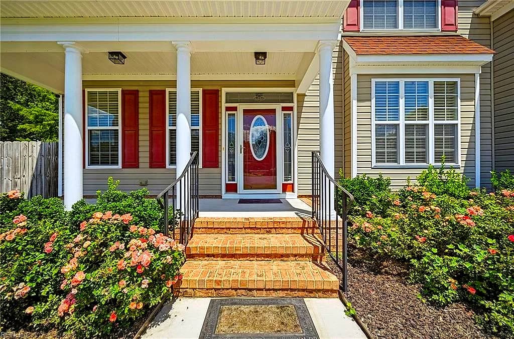 404 Clara DR, CHESAPEAKE VA 23320 - Photo 4
