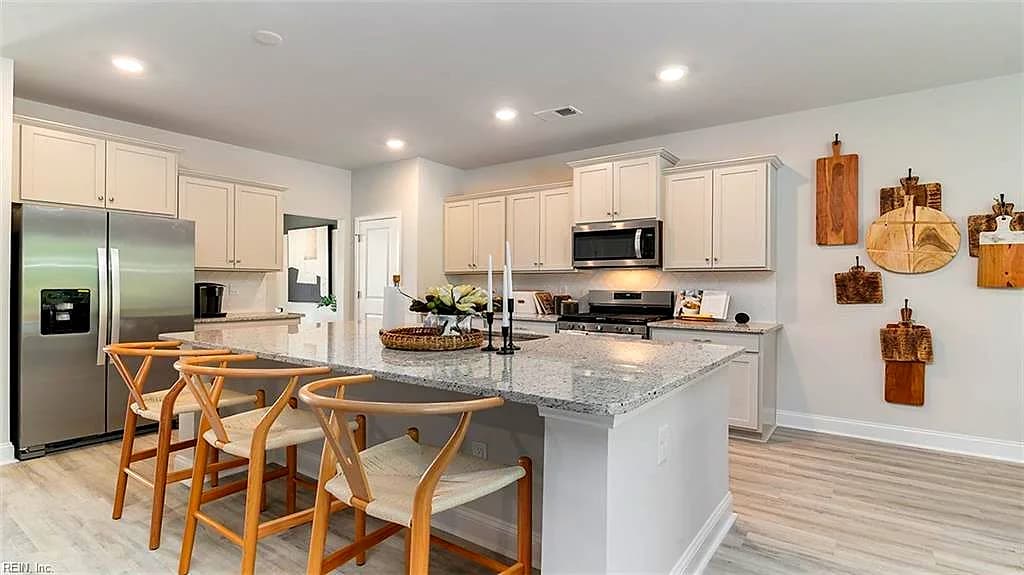 119 Gallop WAY, YORKTOWN VA 23690 - Photo 3