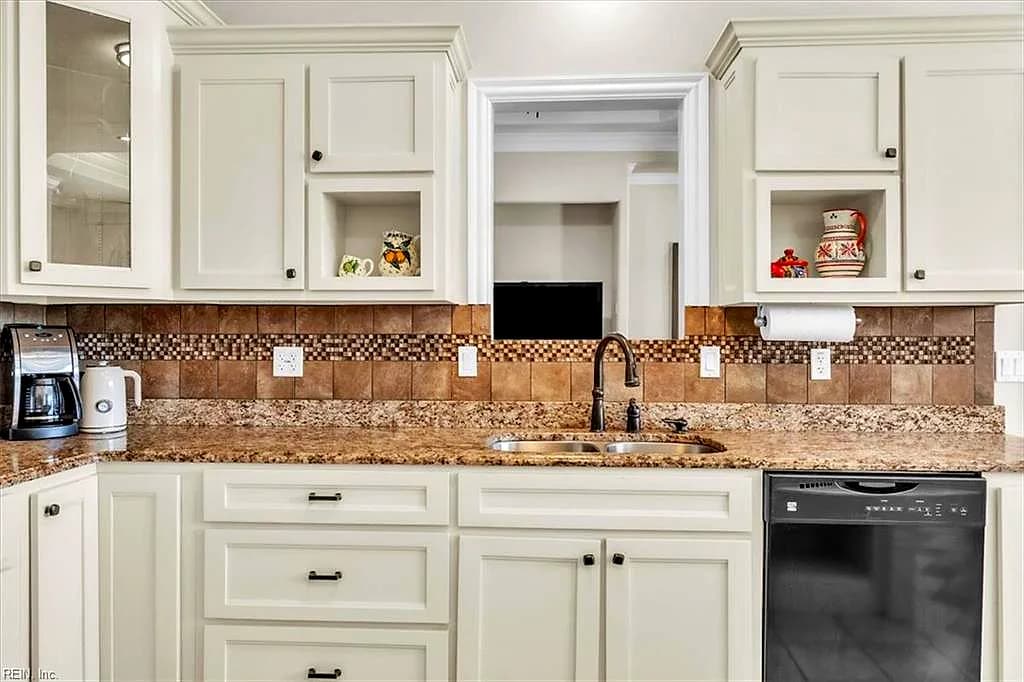 1717 Long Ridge RD, CHESAPEAKE VA 23322 thumb 11