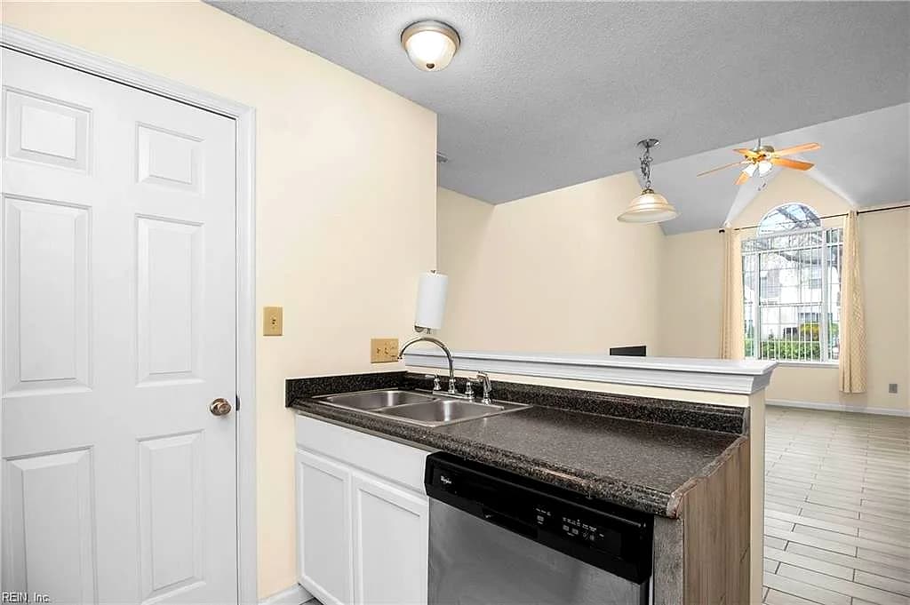 355 Lees Mill DR, NEWPORT NEWS VA 23608 thumb 8