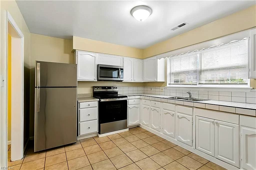 1870 Olde Buckingham RD, HAMPTON VA 23669 thumb 8