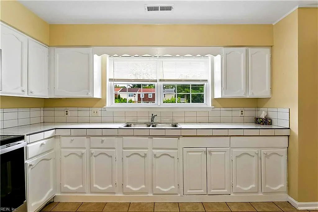 1870 Olde Buckingham RD, HAMPTON VA 23669 thumb 10