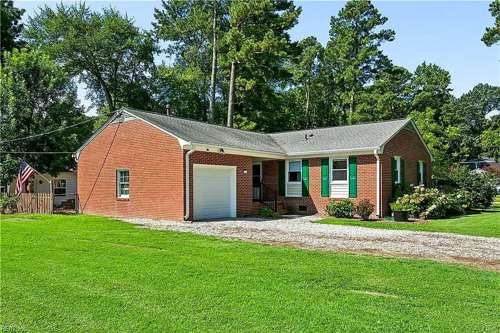322 Sharon DR, SEAFORD VA 23696 - Main photo