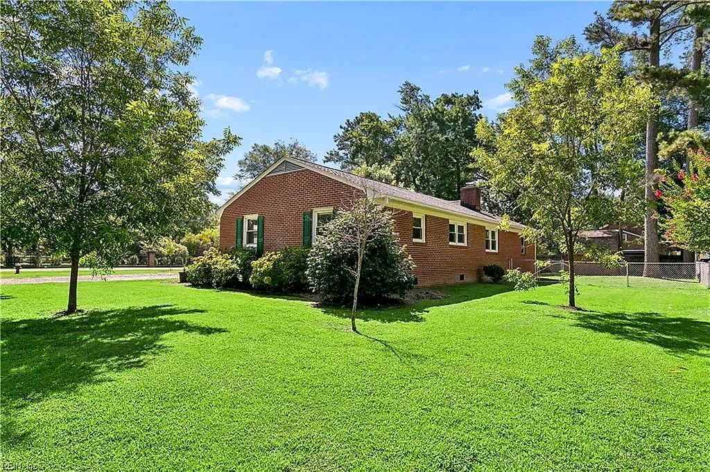 322 Sharon DR, SEAFORD VA 23696 - Photo 5