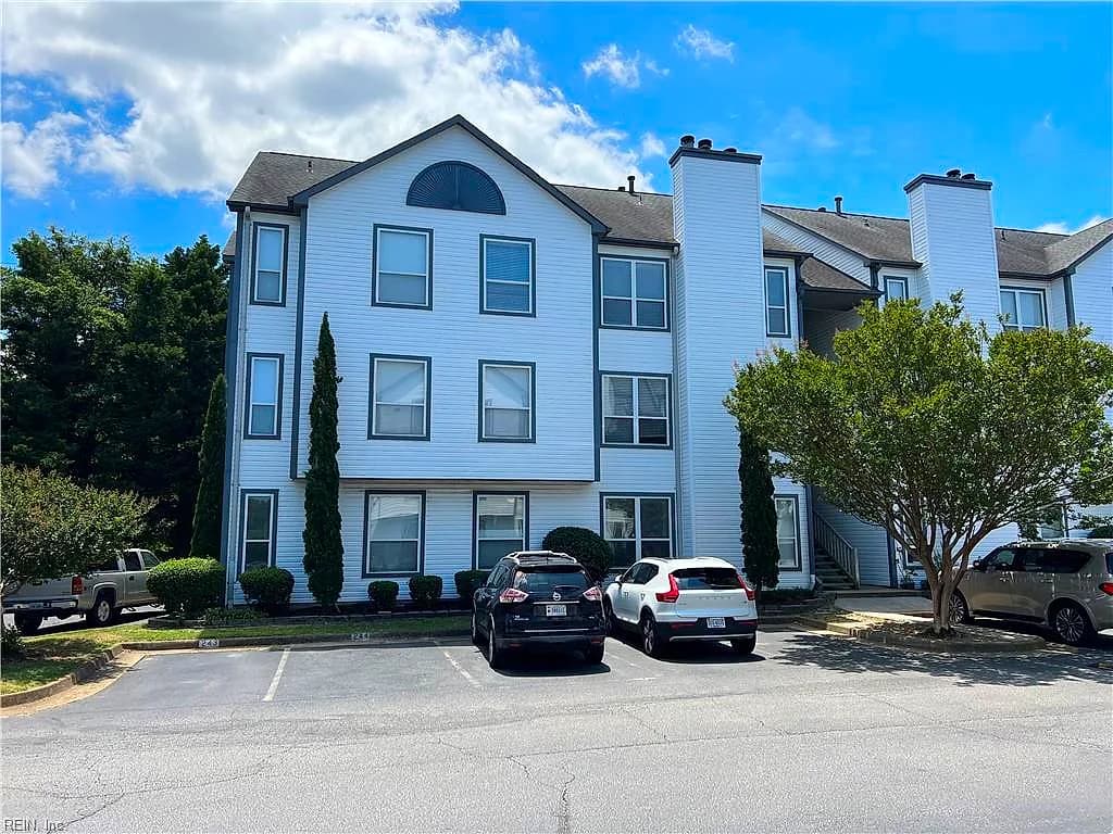 3201 Jade CT #304, VIRGINIA BEACH VA 23451 - Photo 2