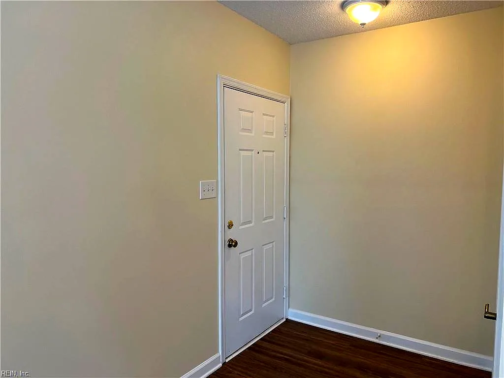 3201 Jade CT #304, VIRGINIA BEACH VA 23451 - Photo 3