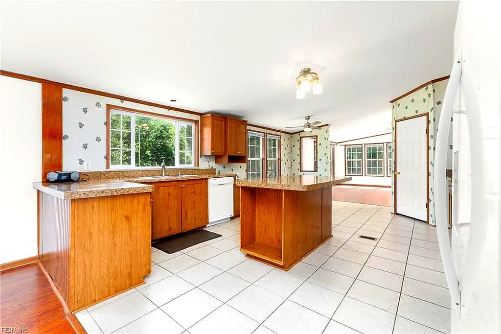 1120 Spring Church RD, SKIPPERS VA 23879 - Photo 4