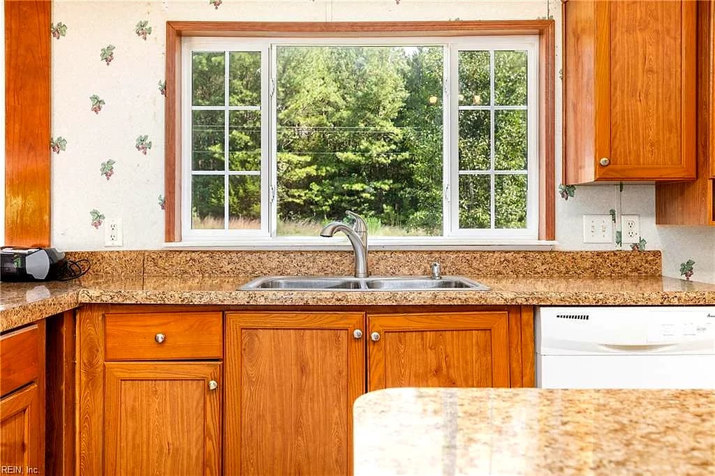 1120 Spring Church RD, SKIPPERS VA 23879 - Photo 5