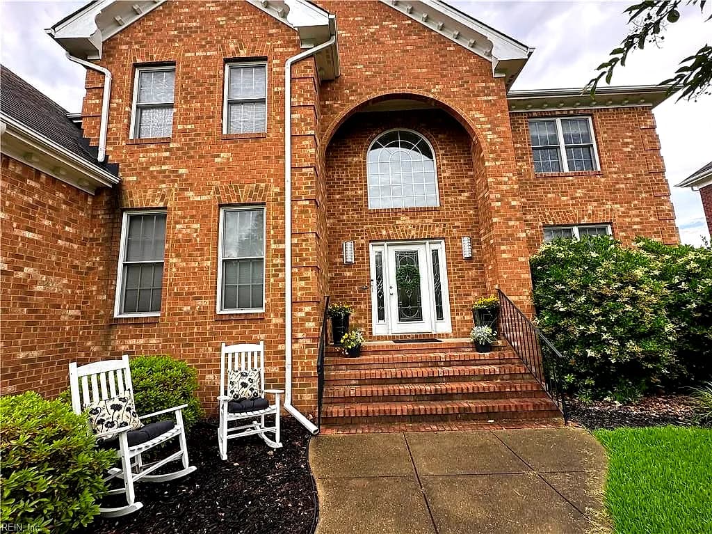 1320 Club House DR, CHESAPEAKE VA 23322 - Photo 4