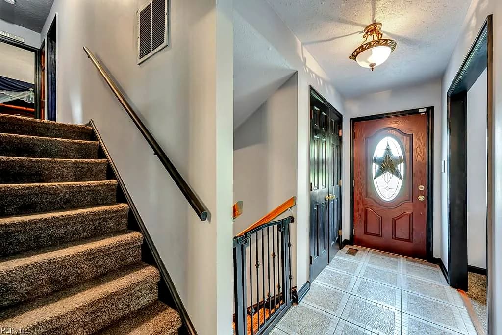 113 Mirror Lake DR, WILLIAMSBURG VA 23188 - Photo 4
