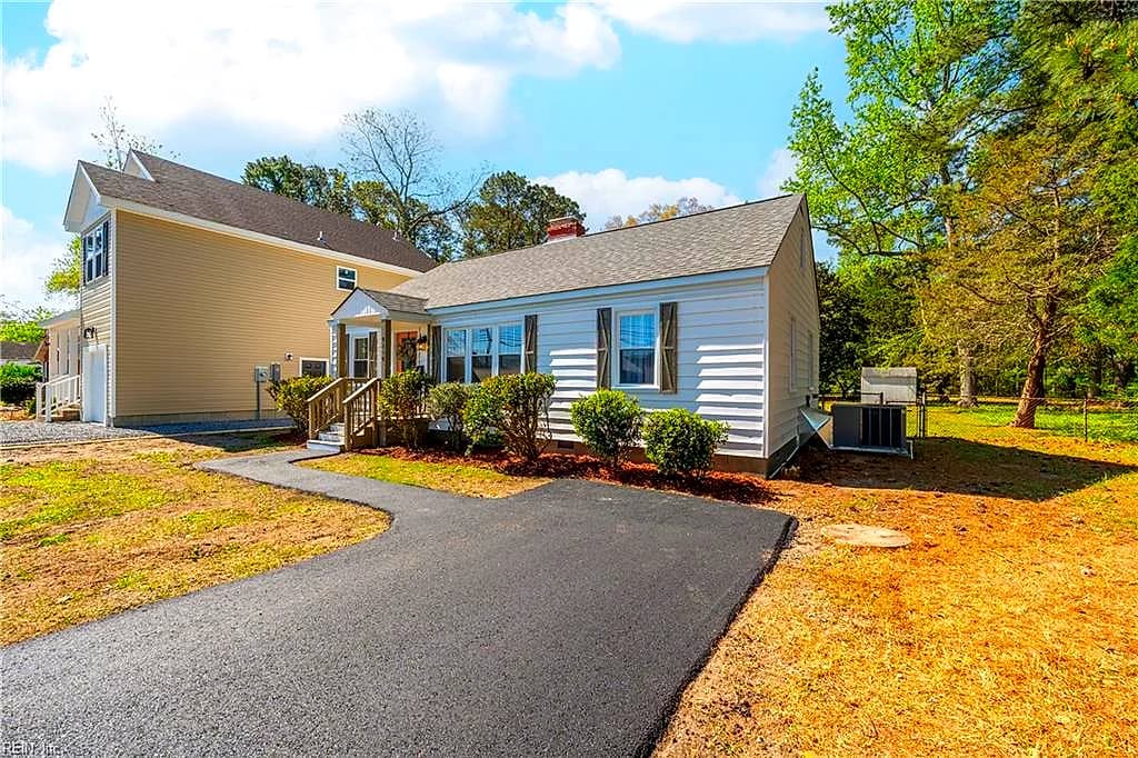 9310 Old Stage HWY, SMITHFIELD VA 23430 - Photo 4